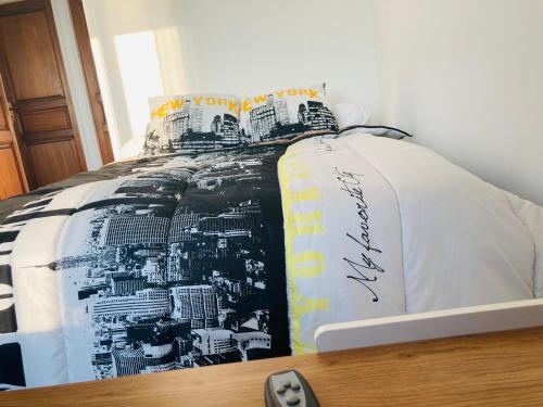 Location Chambre avec salle de bain et partie commune Sea View & Mountain View renting 1 of 3 bedrooms with shared common space 3 bdrm apt not 1 bdrm plus clime ou ac