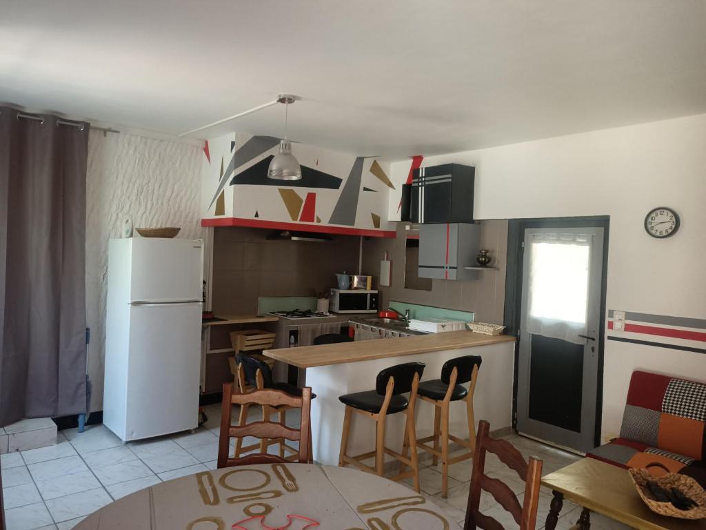 Appartement location saisonnière curiste 2 impasse de la croix 66740 Montesquieu