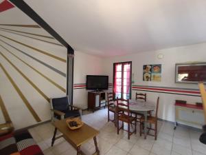 Appartement location saisonnière curiste 2 impasse de la croix 66740 Montesquieu Languedoc-Roussillon