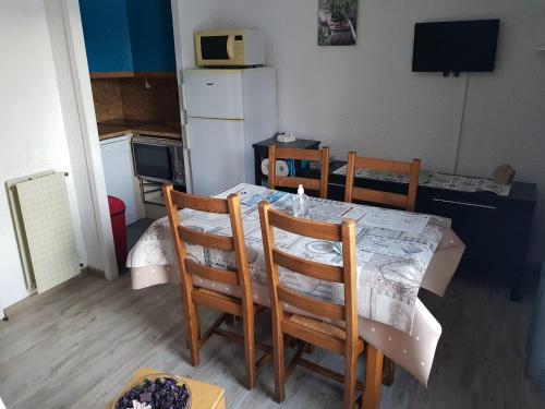 LOCATION SAISONNIERE Studio pied des pistes 4 personnes