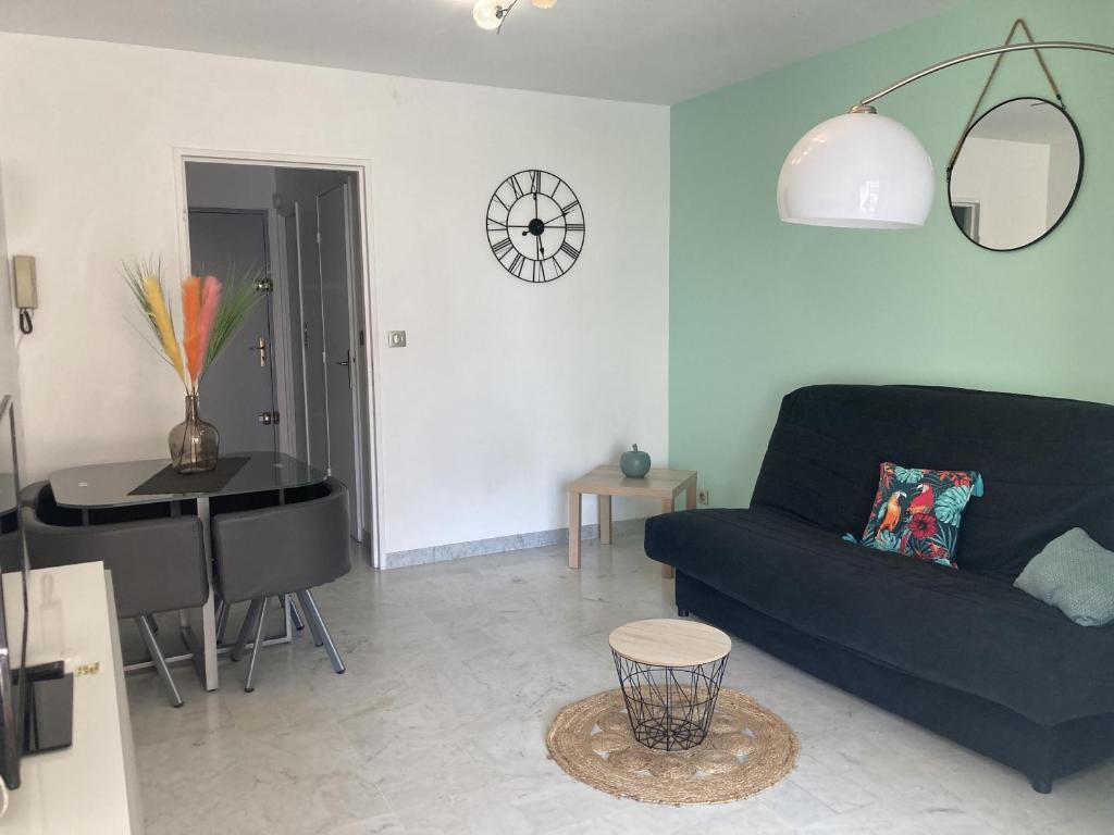 Appartement Location studio bord de mer proche menton Monaco 41 Avenue Robert Schumann - Apartement 923 06190 Roquebrune-Cap-Martin