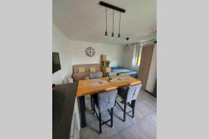 Location studio entre garrigue et mer