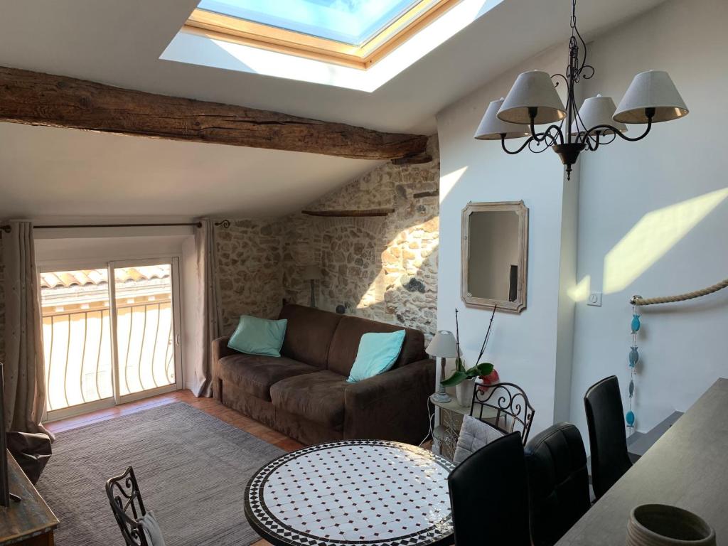 Loft 3 pièces dans vieil Antibes 3 etage 62 Rue de la République, 06600 Antibes