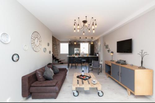 Loft 3 pièces duplex 3 étoiles calme centre ville à 5 mn des plages et palais