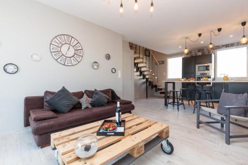 Loft 3 pièces duplex 3 étoiles calme centre ville à 5 mn des plages et palais