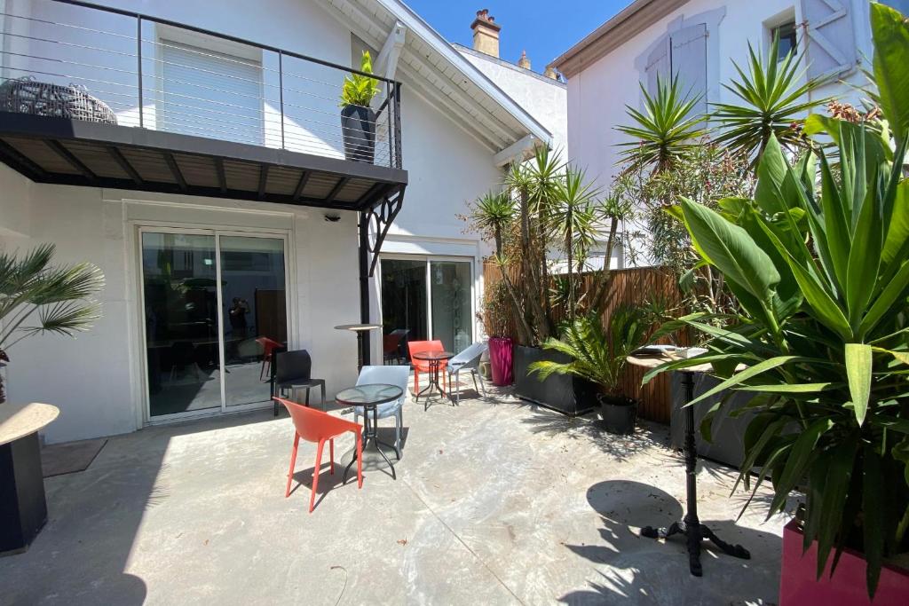 Appartement Loft 9 - 180 m2 loft in 5 min from the beach - 3 bedroom - Parking 9 avenue de verdun 64200 Biarritz