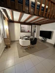 Appartement LOFT CENTER OF PARIS - SAINT MICHEL 16 Rue Saint-Séverin 75005 Paris Île-de-France