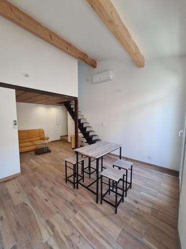 Appartement Loft Coeur de village - LAROQUE DES ALBÈRES 22 Rue Arago 66740 Laroque-des-Albères Languedoc-Roussillon