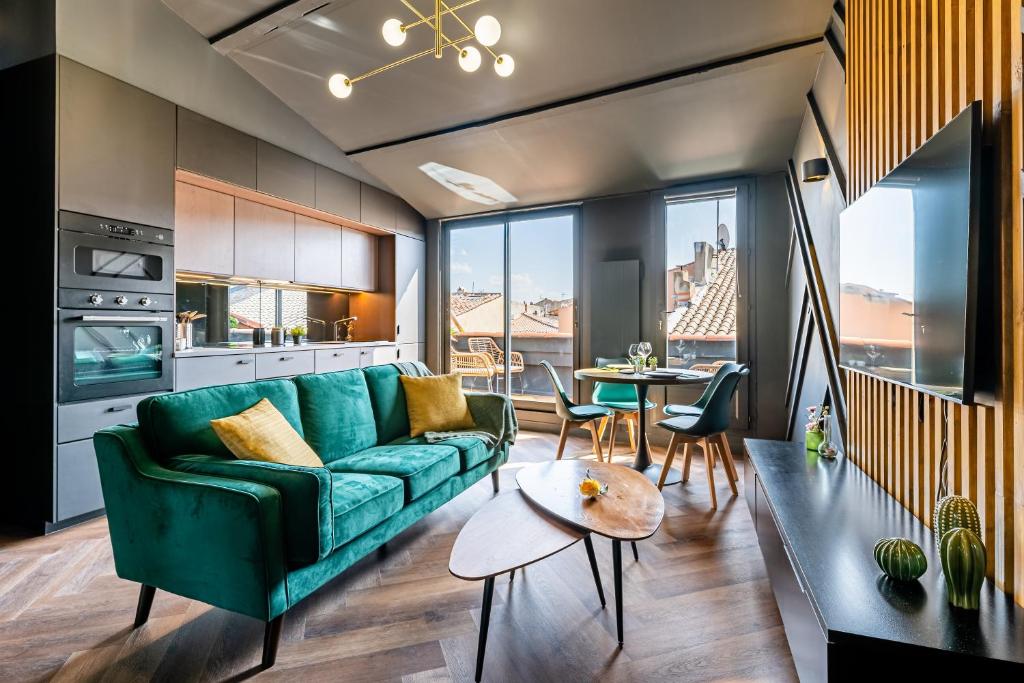 Appartement LOFT EN VILLE - Duplex Terrasse coeur historique avec vue dégagée & Parking souterrain Offert 29 Rue des Poilus 13600 La Ciotat