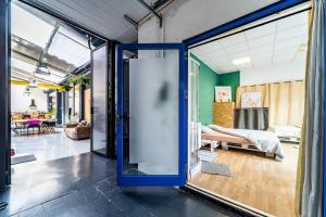 Loft industriel avec patio en centre-ville