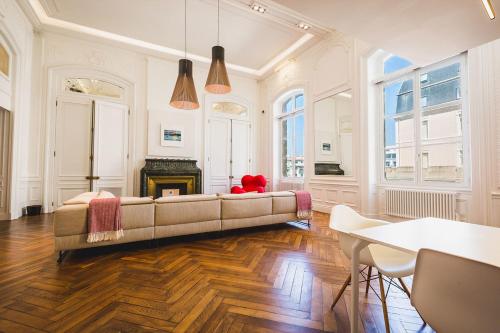LOFT KEYWEEK contemporary Loft style Apartment in Biarritz City center