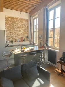 Appartement Loft lumineux Canut au cœur de la Croix-Rousse 1 Rue Pouteau 69001 Lyon Rhône-Alpes