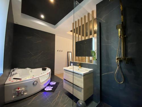 Loft romantique avec jacuzzi comprenant pack romantique et champagne OFFERTS