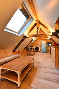 LOFT SOUS LES COMBLES - LOFT UNDER THE RAFTER
