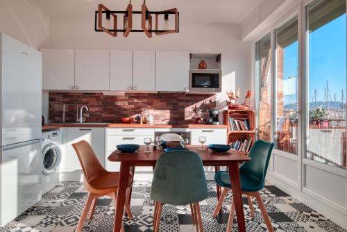 LOGE - Super Studio avec vue directe sur le Vieux-Port
