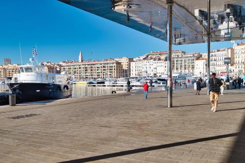 LOGE - Super Studio avec vue directe sur le Vieux-Port