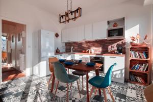 LOGE - Super Studio avec vue directe sur le Vieux-Port