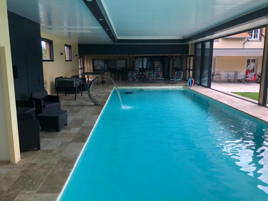 Appartement Logement 4 personnes avec piscine intérieure 31 degrés zoo de la FLECHE 24 h du Mans Le gabonnay 72200 La Flèche