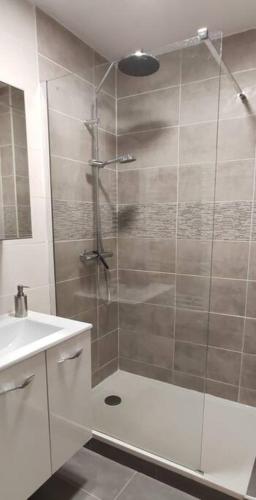 logement 5 personnes proche CV et parking privé