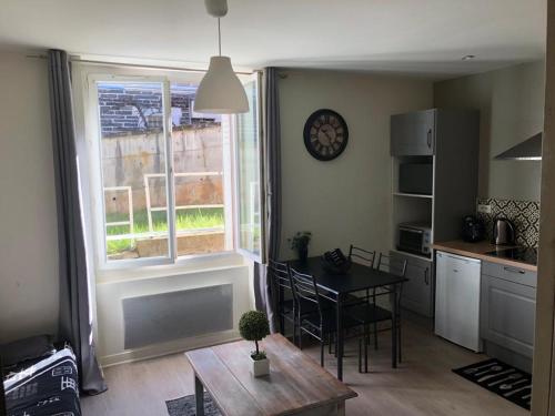 Logement à Brive proche de la gare et du centre ville avec Fibre internet Netflix et Stationnements gratuits