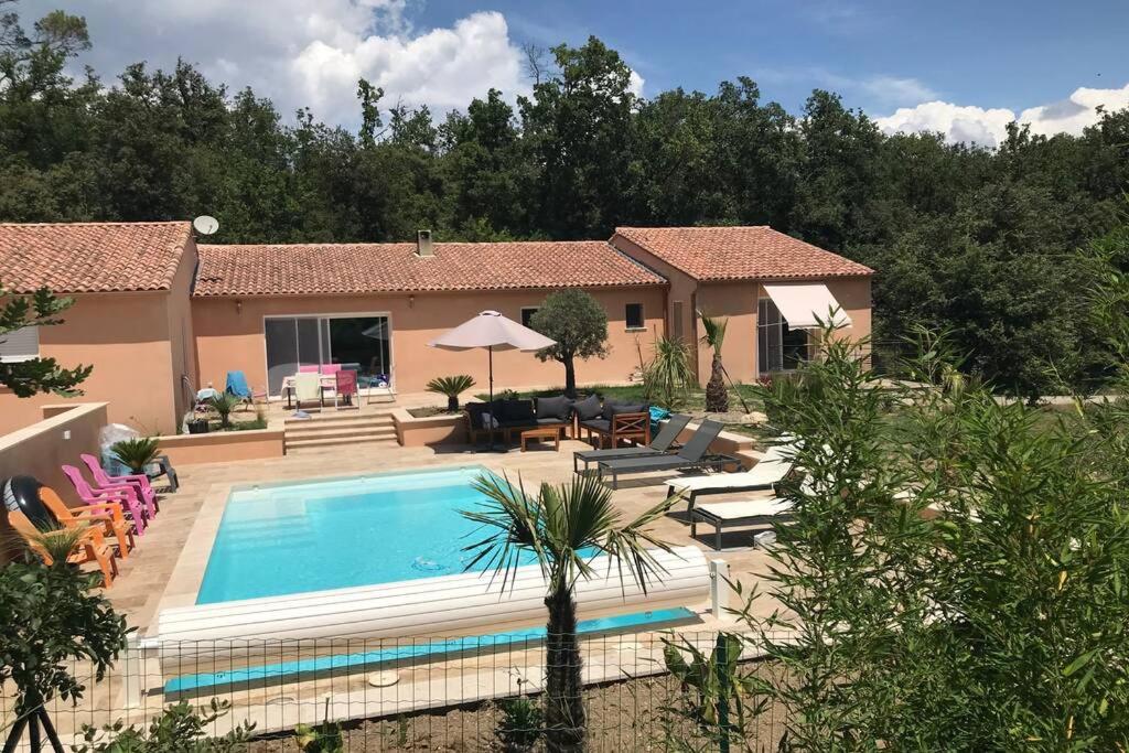 Logement attenant à une villa T2 avec terrasse . 131 Descente du Lac de Gavoty, 83890 Besse-sur-Issole