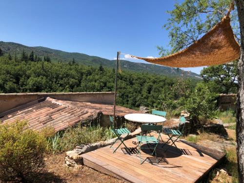Logement calme avec vue sur le Luberon