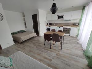 Appartement Logement climatisé proche remparts 3 Rue des Papalines 84000 Avignon Provence-Alpes-Côte d\'Azur