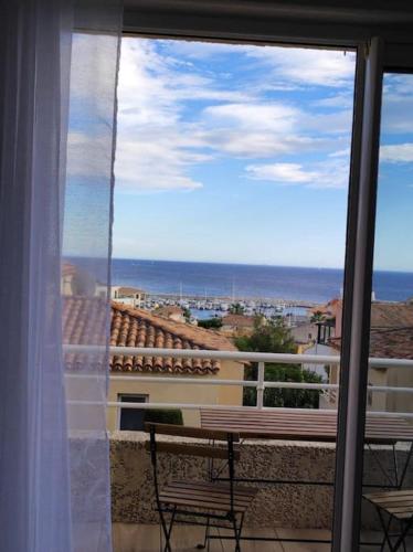Logement cosy, magnifique vue mer