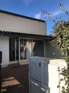 Logement de plain-pied à 2 min à pied de la plage.