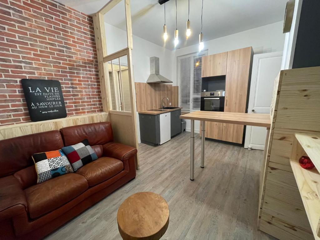 Logement entier: Appartement avec Terrasse Quartier de la Gare appt 2 43 Rue Jules Ferry, 37400 Amboise