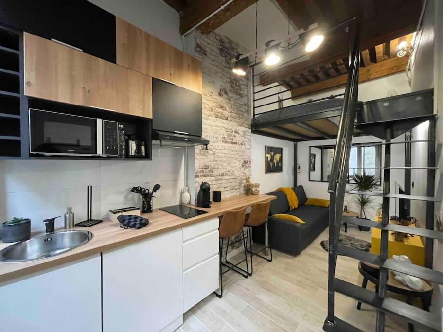 Logement entier : LYON 2 Jacobin - Studio au Calme 5 Rue Ferrandière, 69002 Lyon
