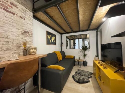 Logement entier : LYON 2 Jacobin - Studio au Calme