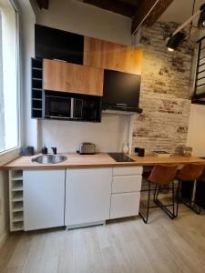 Logement entier : LYON 2 Jacobin - Studio au Calme