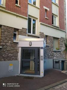 logement entier situé à côté de la gare de Versailles chantier
