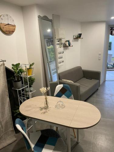 Logement entier : Studio neuf avec jardin