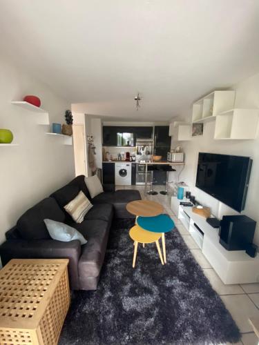 Logement entier T2 climatisé, parking gratuit, jardin, mer