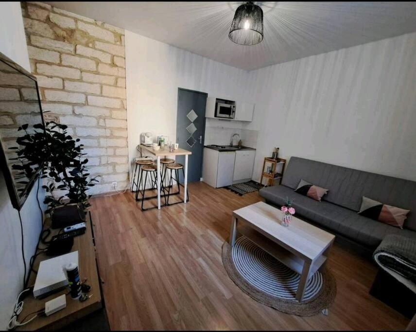 Appartement Logement HYPER cosy gare St Roch 1er étage 2 Rue Sainte-Catherine 34000 Montpellier