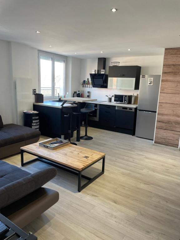 Logement Moderne avec wifi garage et proche du centre ville 7 Rue Voltaire, 08000 Charleville-Mézières