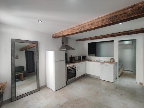 Logement neuf centre du village aux pieds du château