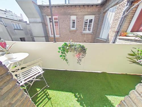 Logement Place d'Erlon hypercentre avec balcon