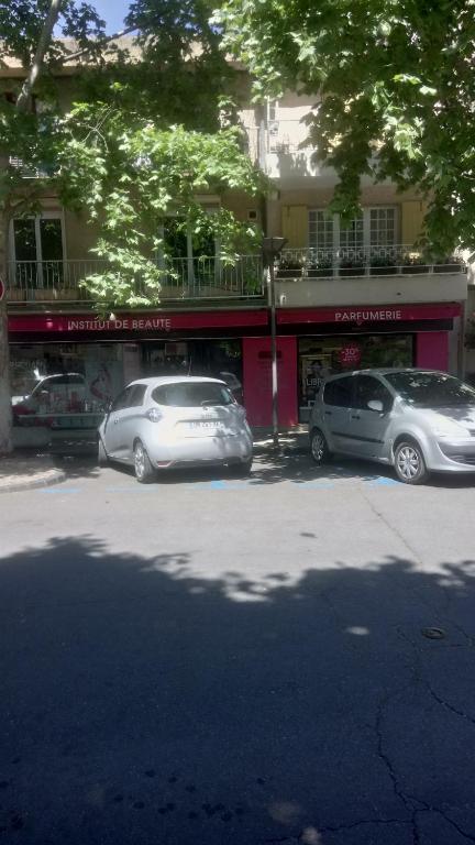 Logement tout confort et moderne. 84 Place de la République, 84700 Sorgues