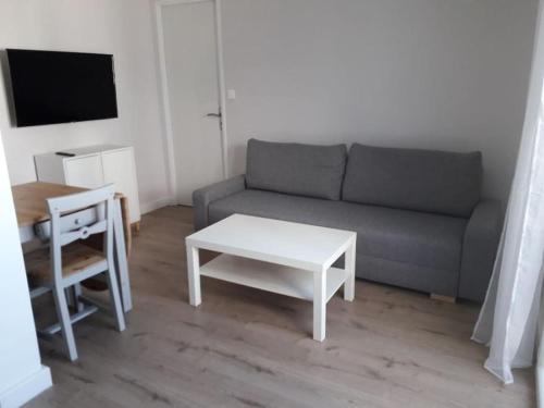Logement tout neuf avec piscine et bord de mer