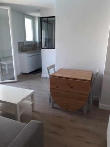 Logement tout neuf avec piscine et bord de mer