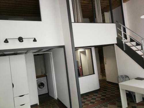 Logement très clair refait à neuf 2 ch lyon4