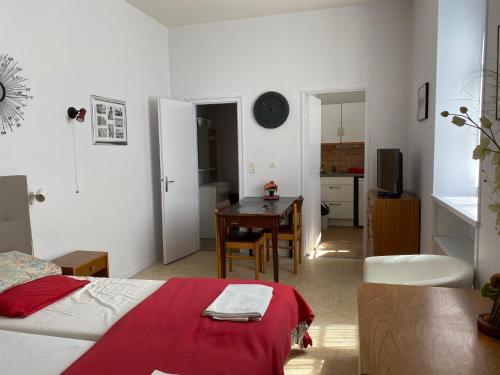Logis C12