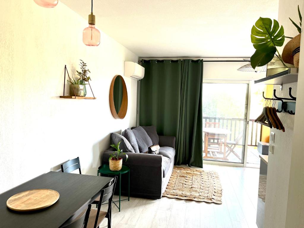 Logis de LANGE apt les Ecureuils 79210 Saint-Hilaire-la-Palud