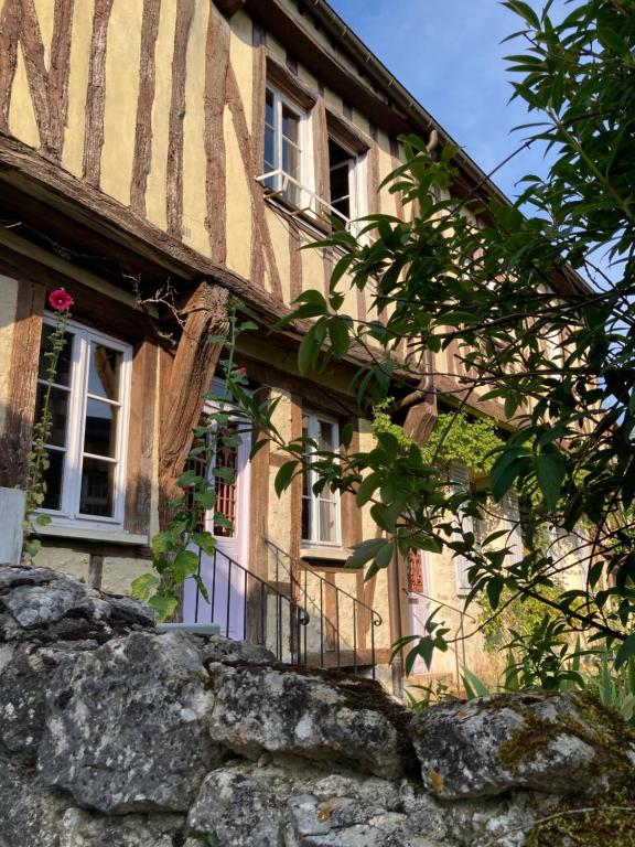 Logis « Henriette » • Maison du XVe siècle 56 Rue Saint-Thibault, 77160 Provins