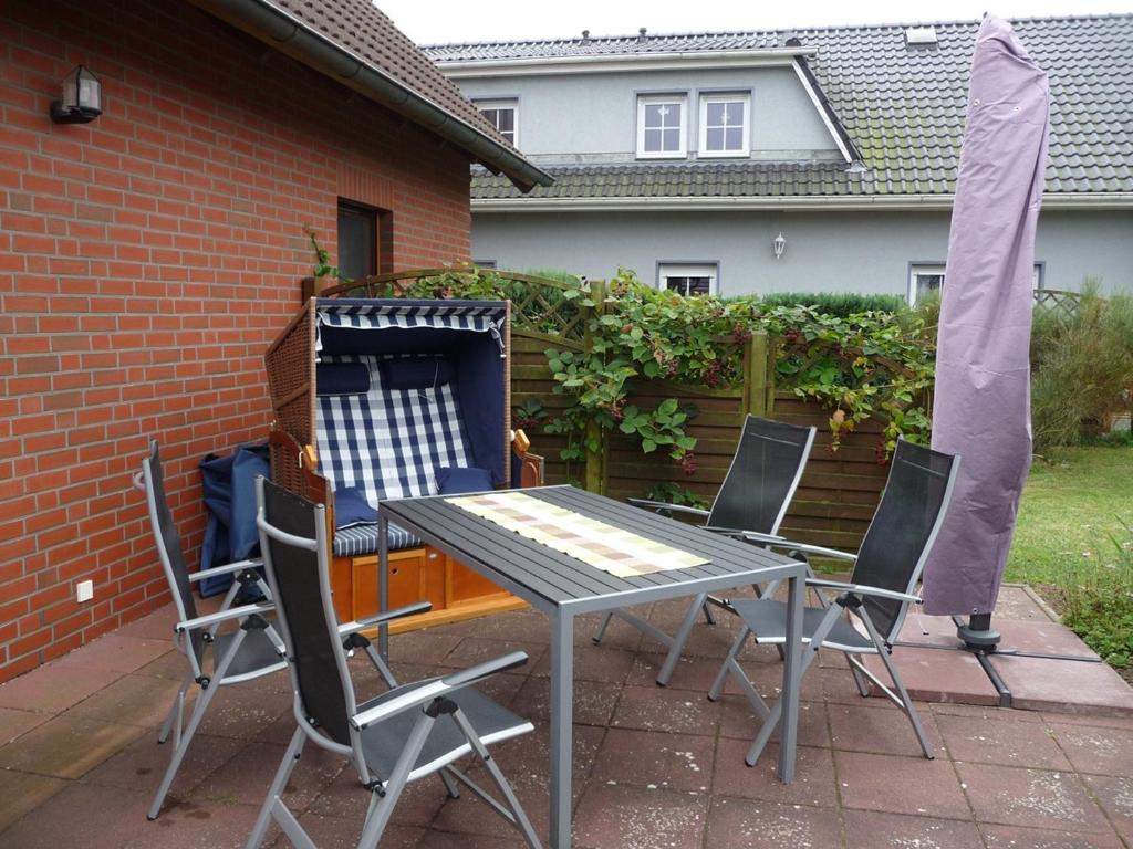 Löh 1 EG - Ferienwohnung mit Terrasse Löhner Weg 1, 17207 Röbel