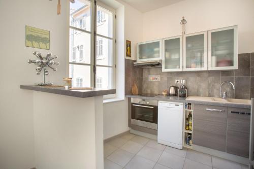 LOLIVIER - bel appartement au calme à 2 pas du Vieux Port
