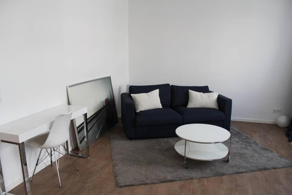 Appartement LONDON . CHILLINGHOUSE # 9, 3 Min. vom ICE, NETFLIX, Garten 9 Frankfurter Straße 1 Obergeschoss 53721 Siegburg